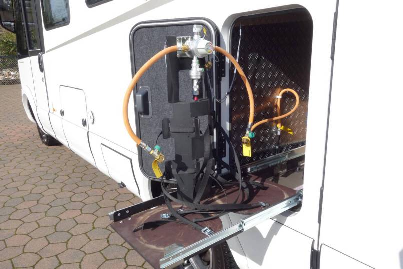 Hymer B 674 SL SupremeLine AUTOMAAT, 180 pk, 2 aparte bedden 15