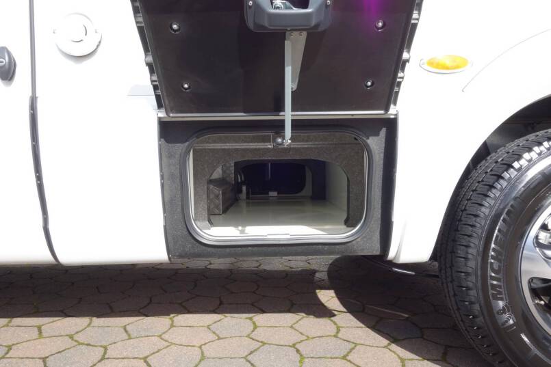 Hymer B 674 SL SupremeLine AUTOMAAT, 180 pk, 2 aparte bedden 16