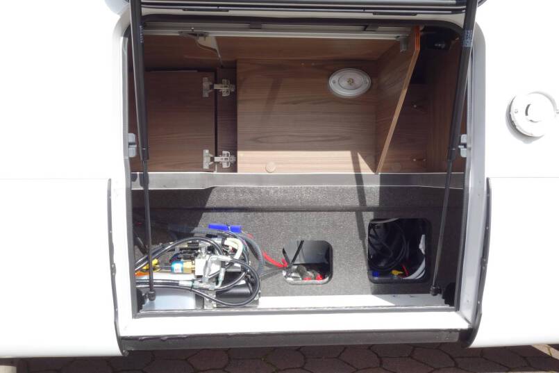 Hymer B 674 SL SupremeLine AUTOMAAT, 180 pk, 2 aparte bedden 17