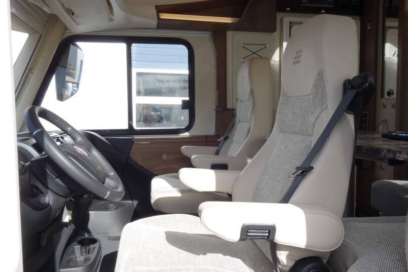 Hymer B 674 SL SupremeLine AUTOMAAT, 180 pk, 2 aparte bedden 21