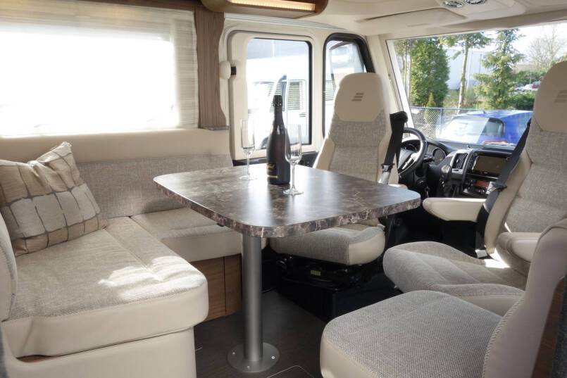 Hymer B 674 SL SupremeLine AUTOMAAT, 180 pk, 2 aparte bedden 26