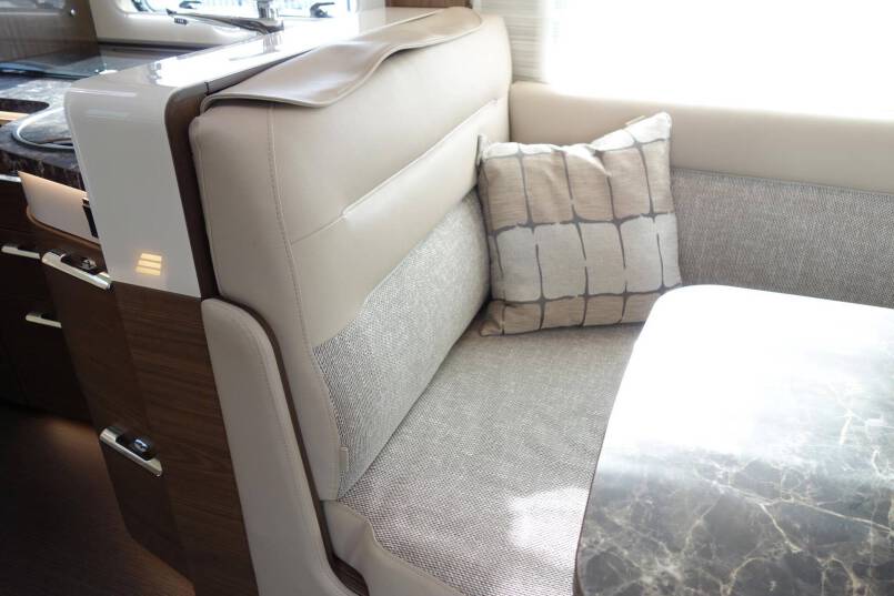 Hymer B 674 SL SupremeLine AUTOMAAT, 180 pk, 2 aparte bedden 30