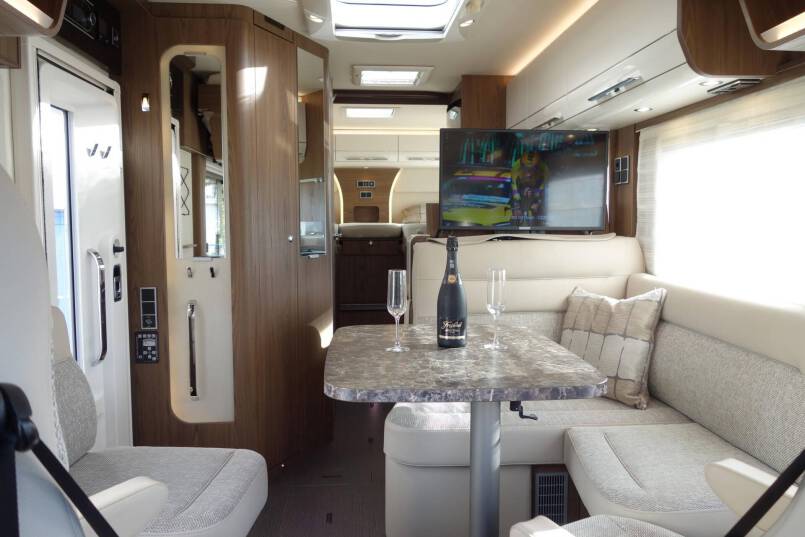 Hymer B 674 SL SupremeLine AUTOMAAT, 180 pk, 2 aparte bedden 31