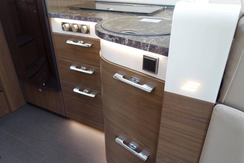 Hymer B 674 SL SupremeLine AUTOMAAT, 180 pk, 2 aparte bedden 35