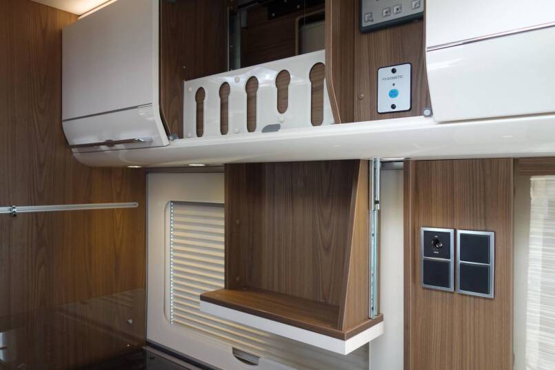 Hymer B 674 SL SupremeLine AUTOMAAT, 180 pk, 2 aparte bedden 38