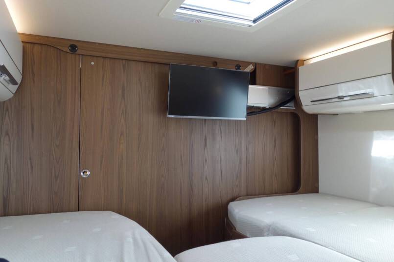 Hymer B 674 SL SupremeLine AUTOMAAT, 180 pk, 2 aparte bedden 45