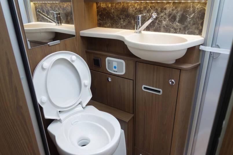 Hymer B 674 SL SupremeLine AUTOMAAT, 180 pk, 2 aparte bedden 48