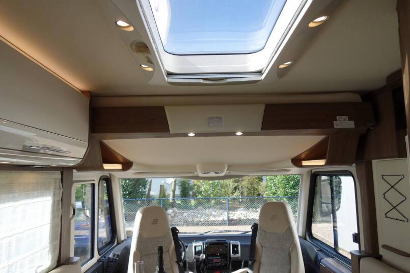 Hymer B 674 SL SupremeLine AUTOMAAT, 180 pk, 2 aparte bedden 54