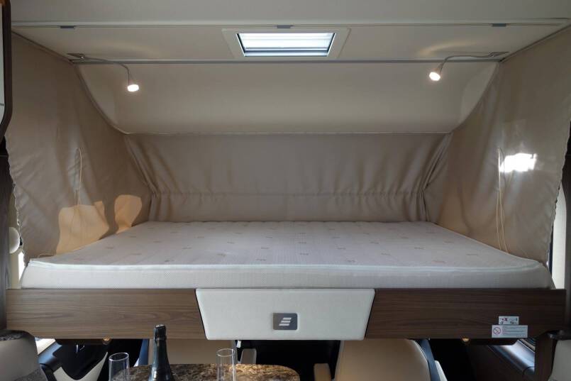 Hymer B 674 SL SupremeLine AUTOMAAT, 180 pk, 2 aparte bedden 55