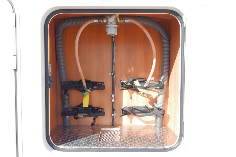 Hymer T 568 SL 150 pk, enkele bedden, hoekkeuken, garage 9