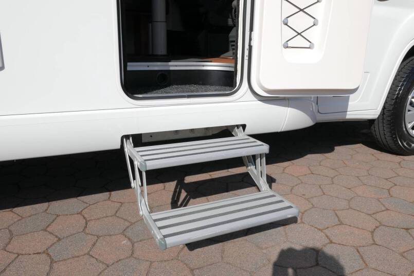 Hymer T 568 SL 150 pk, enkele bedden, hoekkeuken, garage 11