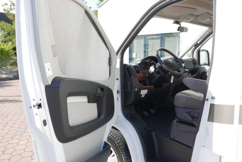 Hymer T 568 SL 150 pk, enkele bedden, hoekkeuken, garage 12