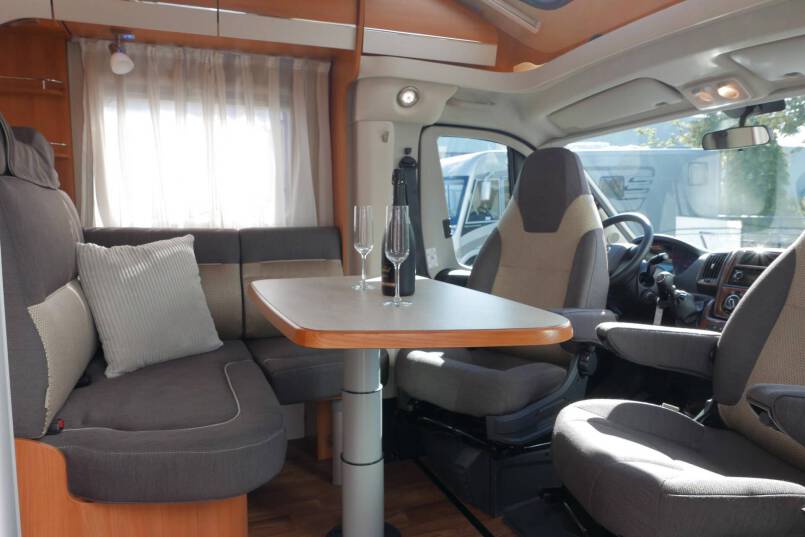 Hymer T 568 SL 150 pk, enkele bedden, hoekkeuken, garage 17