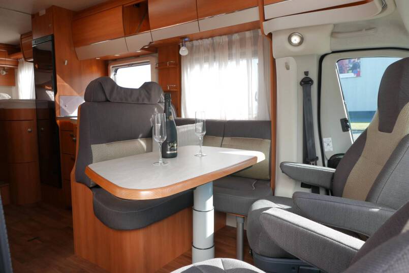 Hymer T 568 SL 150 pk, enkele bedden, hoekkeuken, garage 18