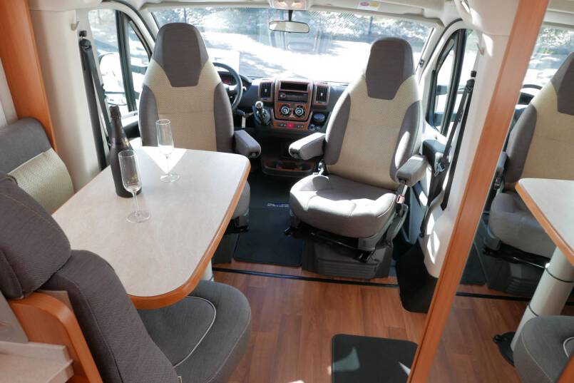Hymer T 568 SL 150 pk, enkele bedden, hoekkeuken, garage 20
