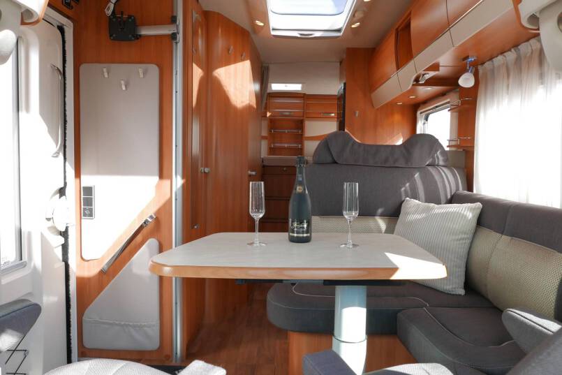 Hymer T 568 SL 150 pk, enkele bedden, hoekkeuken, garage 21