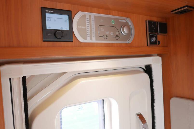 Hymer T 568 SL 150 pk, enkele bedden, hoekkeuken, garage 22