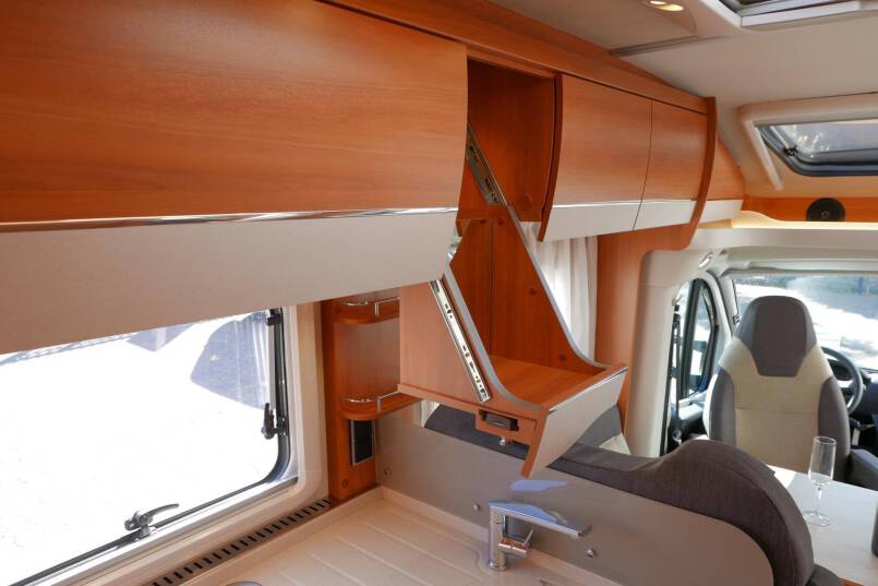 Hymer T 568 SL 150 pk, enkele bedden, hoekkeuken, garage 23