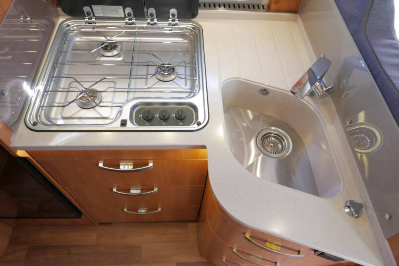 Hymer T 568 SL 150 pk, enkele bedden, hoekkeuken, garage 24