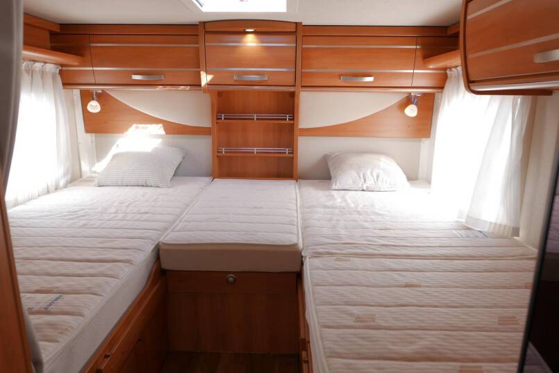 Hymer T 568 SL 150 pk, enkele bedden, hoekkeuken, garage 25