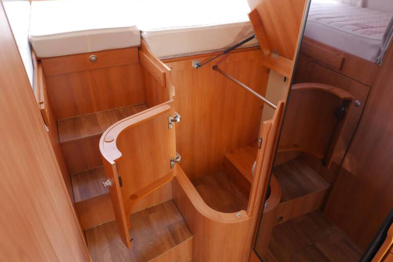 Hymer T 568 SL 150 pk, enkele bedden, hoekkeuken, garage 27