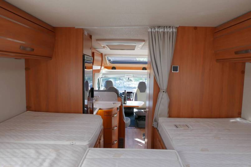 Hymer T 568 SL 150 pk, enkele bedden, hoekkeuken, garage 28