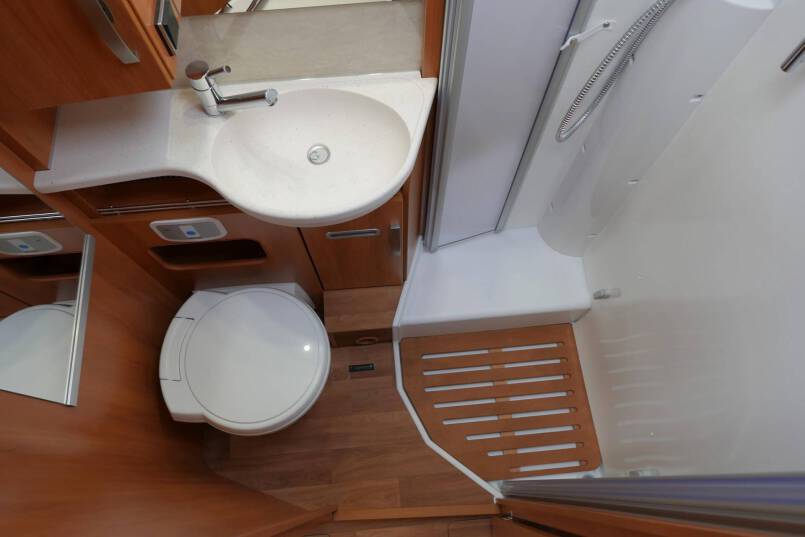 Hymer T 568 SL 150 pk, enkele bedden, hoekkeuken, garage 29