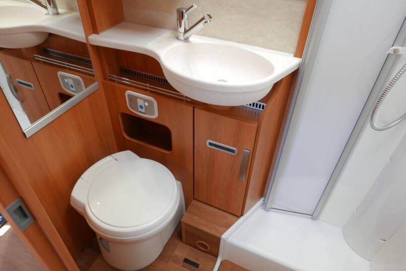 Hymer T 568 SL 150 pk, enkele bedden, hoekkeuken, garage 30