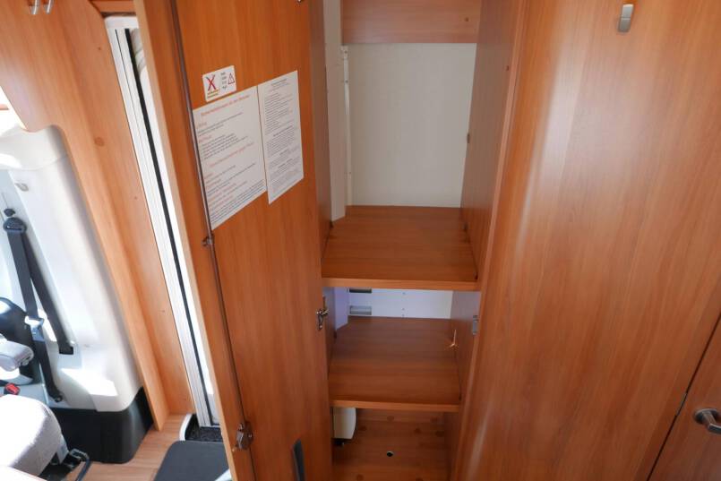 Hymer T 568 SL 150 pk, enkele bedden, hoekkeuken, garage 31