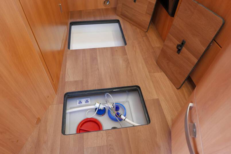 Hymer T 568 SL 150 pk, enkele bedden, hoekkeuken, garage 33