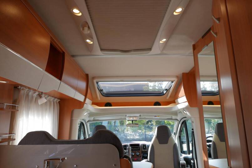 Hymer T 568 SL 150 pk, enkele bedden, hoekkeuken, garage 35