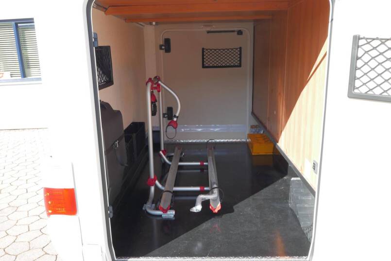 Hymer T 568 SL 150 pk, enkele bedden, hoekkeuken, garage 8