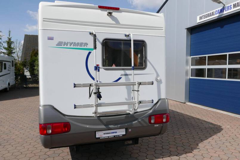 Hymer B 584 compacte 3 pers. met een ruime barzit indeling. 4