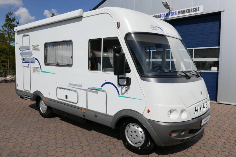 Hymer B 584 compacte 3 pers. met een ruime barzit indeling. 5