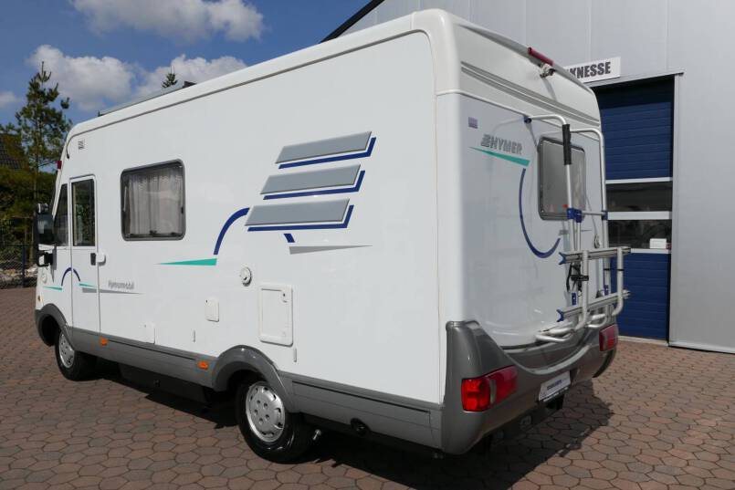 Hymer B 584 compacte 3 pers. met een ruime barzit indeling. 6
