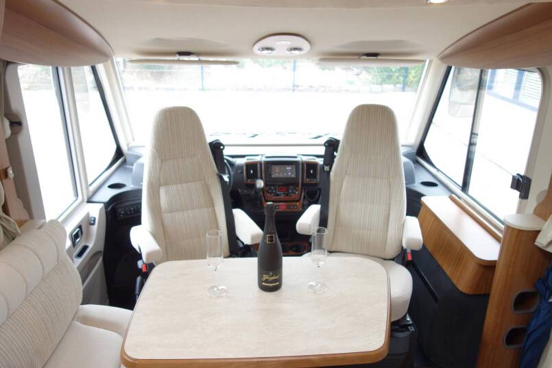 Hymer B 568 PL AUTOMAAT, PremiumLine, 2 aparte bedden, grote garage 19