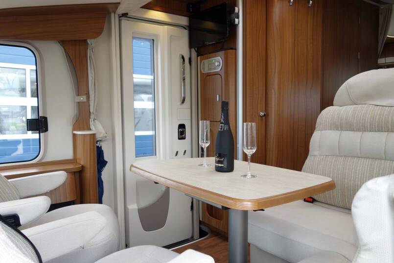 Hymer B 568 PL AUTOMAAT, PremiumLine, 2 aparte bedden, grote garage 22