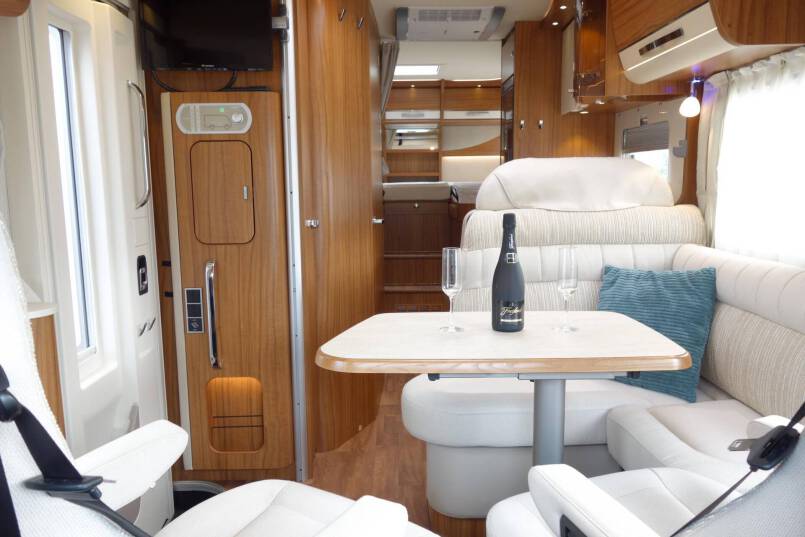 Hymer B 568 PL AUTOMAAT, PremiumLine, 2 aparte bedden, grote garage 24