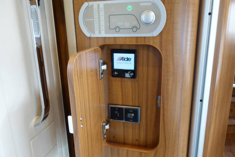 Hymer B 568 PL AUTOMAAT, PremiumLine, 2 aparte bedden, grote garage 25