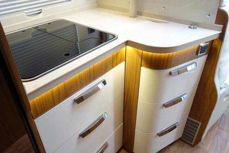 Hymer B 568 PL AUTOMAAT, PremiumLine, 2 aparte bedden, grote garage 29