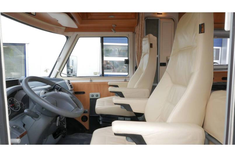 Hymer B 654 AUTOMAAT, Frans bed, bovenkastjes, airco 16