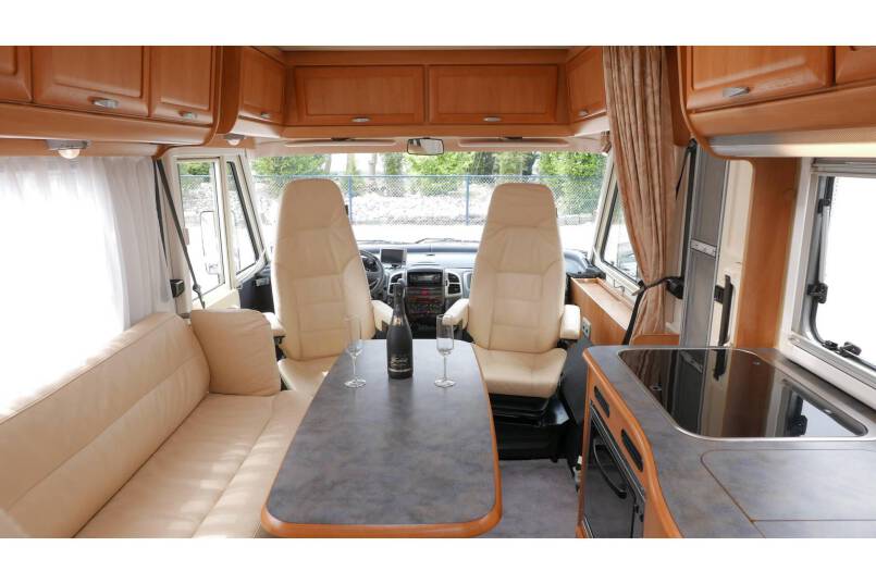 Hymer B 654 AUTOMAAT, Frans bed, bovenkastjes, airco 19
