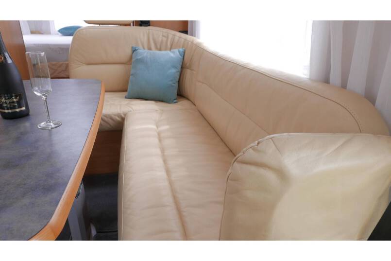 Hymer B 654 AUTOMAAT, Frans bed, bovenkastjes, airco 23