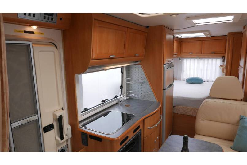 Hymer B 654 AUTOMAAT, Frans bed, bovenkastjes, airco 24