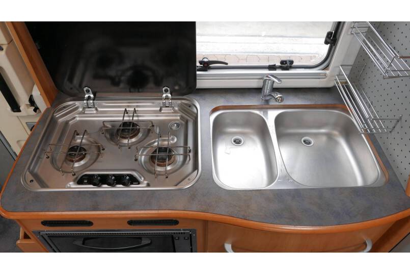 Hymer B 654 AUTOMAAT, Frans bed, bovenkastjes, airco 26