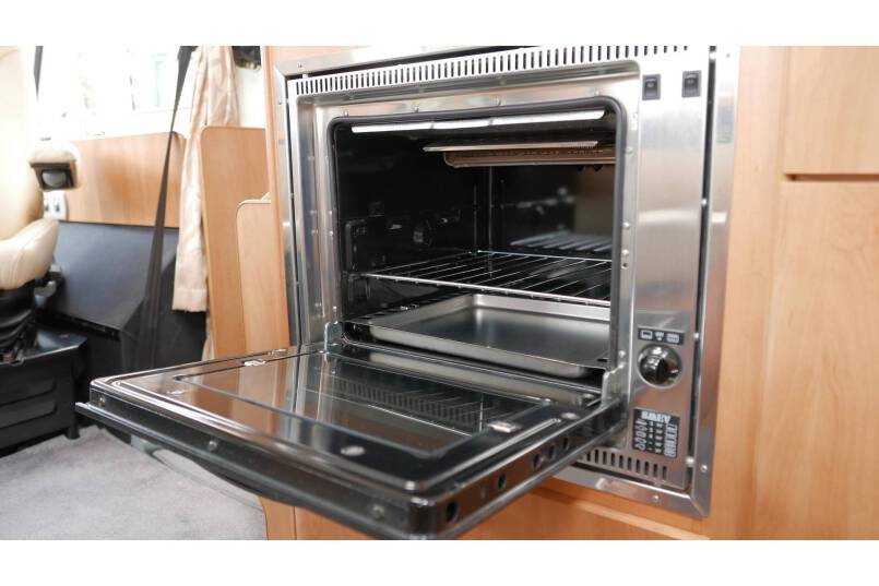 Hymer B 654 AUTOMAAT, Frans bed, bovenkastjes, airco 27