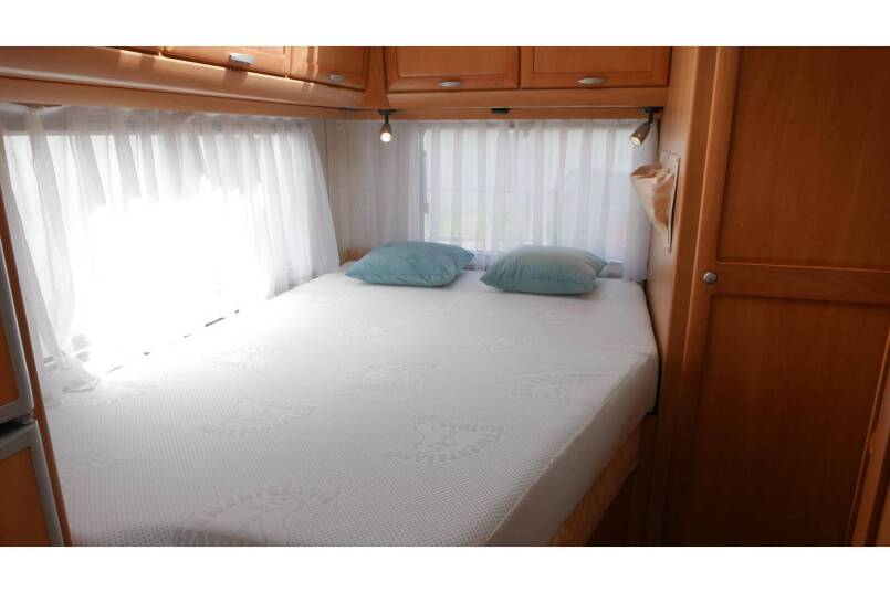 Hymer B 654 AUTOMAAT, Frans bed, bovenkastjes, airco 29