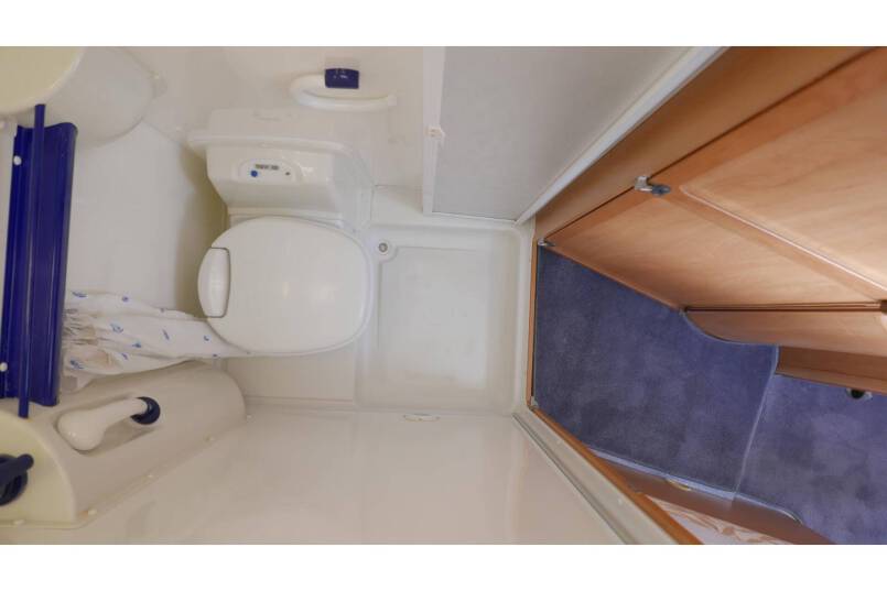 Hymer B 654 AUTOMAAT, Frans bed, bovenkastjes, airco 32
