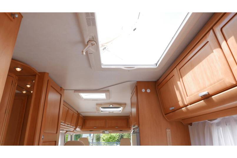 Hymer B 654 AUTOMAAT, Frans bed, bovenkastjes, airco 36