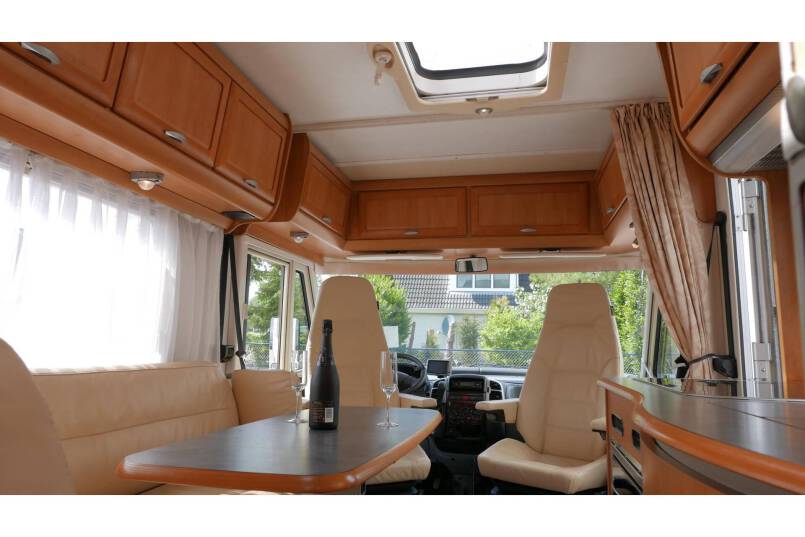 Hymer B 654 AUTOMAAT, Frans bed, bovenkastjes, airco 37